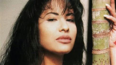 selena quintanilla hot|Selena: 25 anos do brutal assassinato de uma das。